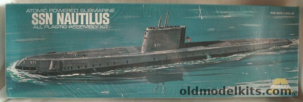 Aurora 1/242 Atomic Submarine SSN Nautilus SSN-571, 708 plastic model kit